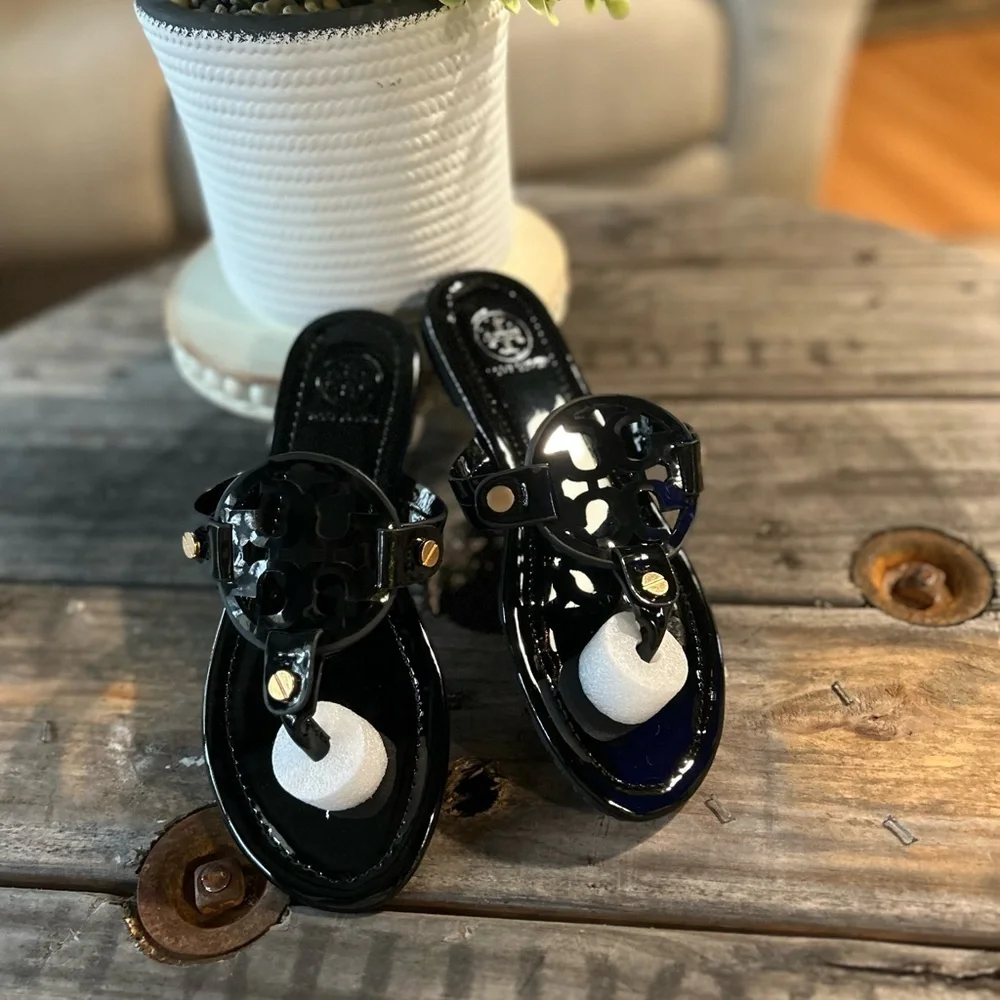 Stylish Black Women's Sandals - Picture 3 of 4